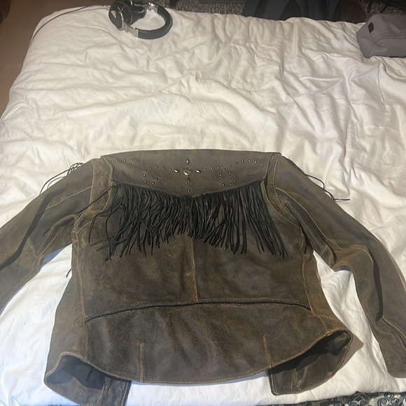 Harley Davidson Women’s leather fringe jacket in excellent condition. - Picture 7 of 7